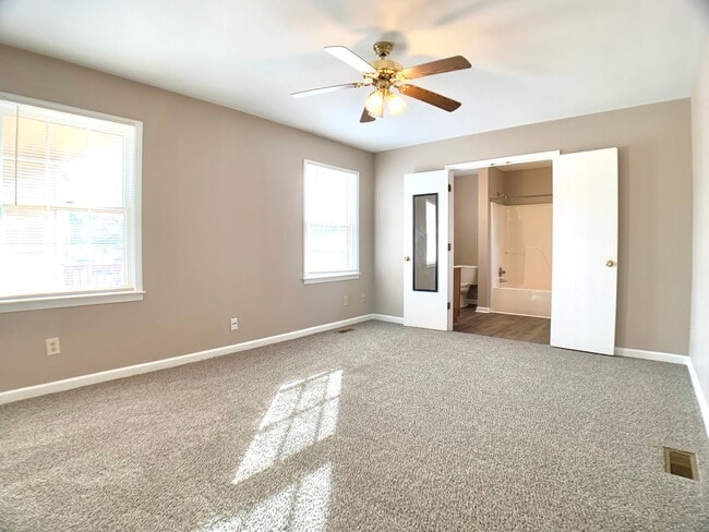 Building Photo - 3310 Mallard Dr