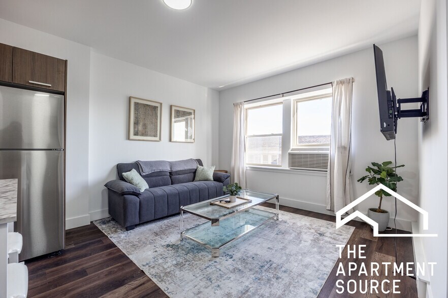 Building Photo - 1555 W Hollywood Ave