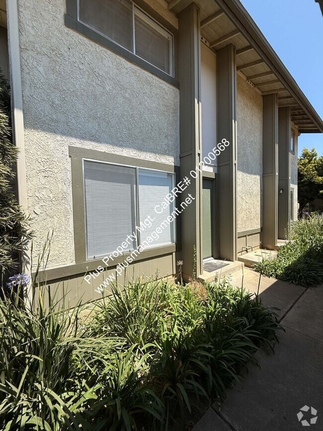 Building Photo - Large Two Story Condo with Two Car Detache...