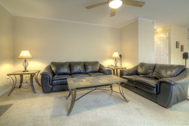 Building Photo - Large 3 Bedroom Home in Glen Allen! ***Available Mid July 2026***