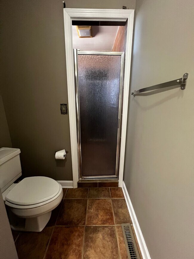 Building Photo - 204 Woodside Ave