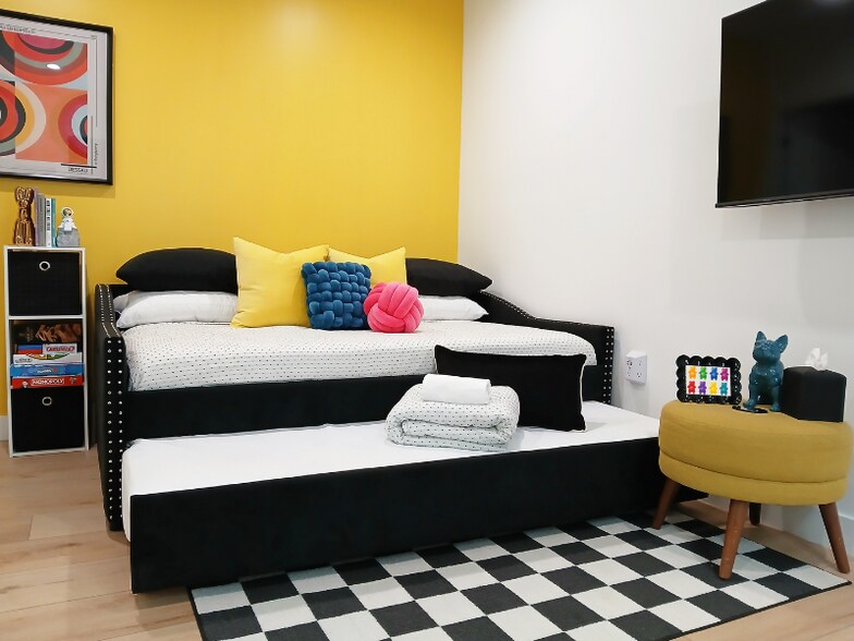 Building Photo - 5624 Raber St