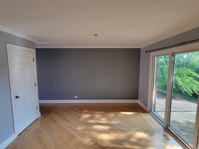 Building Photo - 2116 Rugen Rd