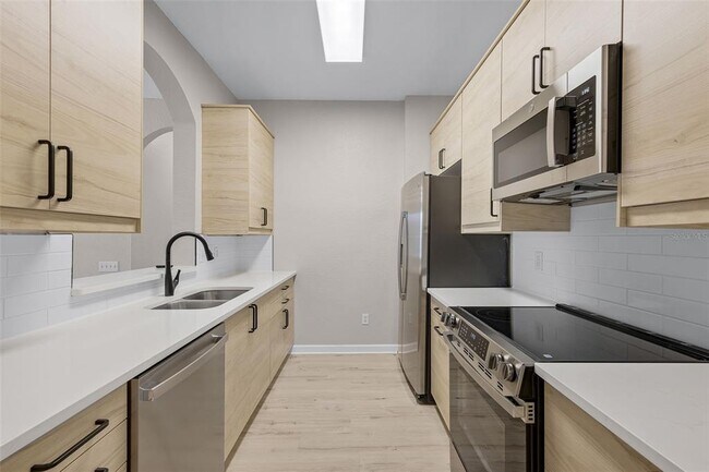 Building Photo - 2484 San Tecla St