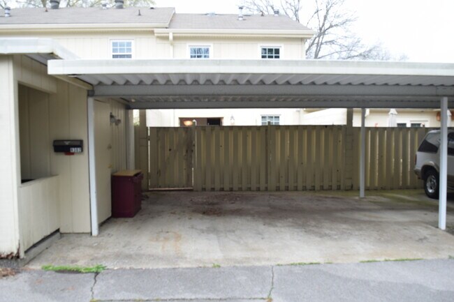 Building Photo - 8300 Sawyer Brown Rd
