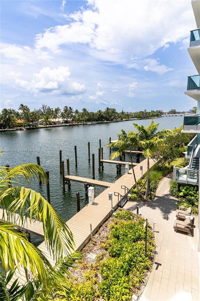 Building Photo - 9221 E Bay Harbor Dr