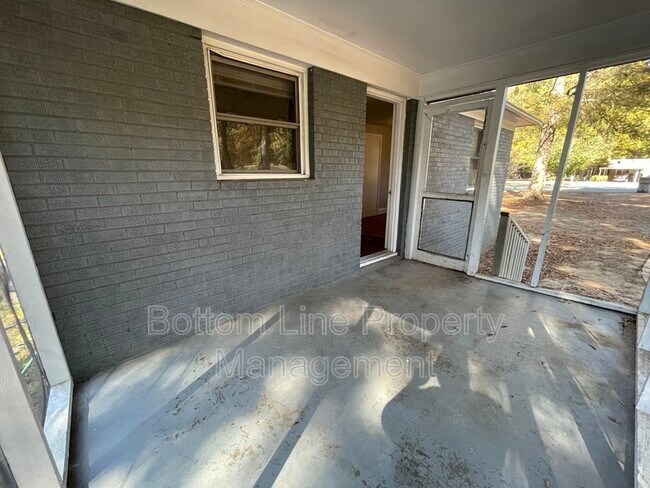 Building Photo - 725 Tom Sadler Rd