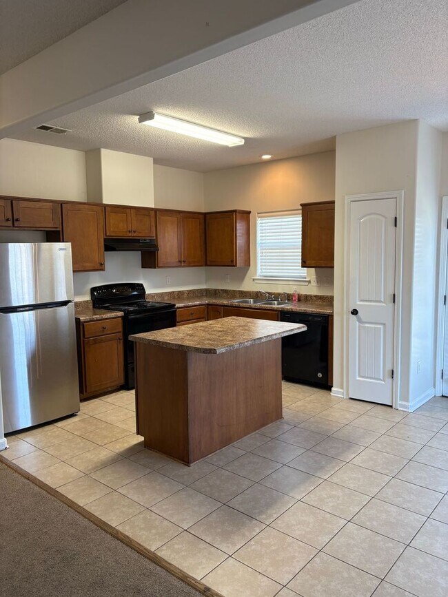 Building Photo - Spacious, Remodeled Home in Cordova
