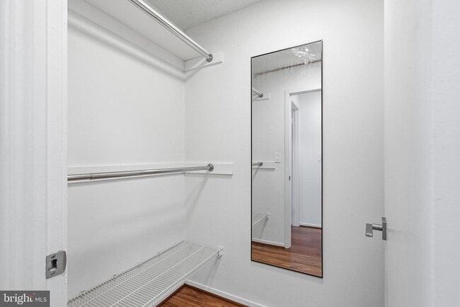 Building Photo - 2020 Walnut St