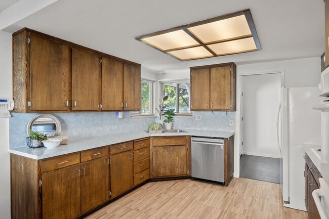 Building Photo - Updated North Chico 3BD/2BA with Solar & Covered Patio