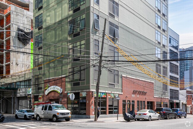 Building Photo - IVY28