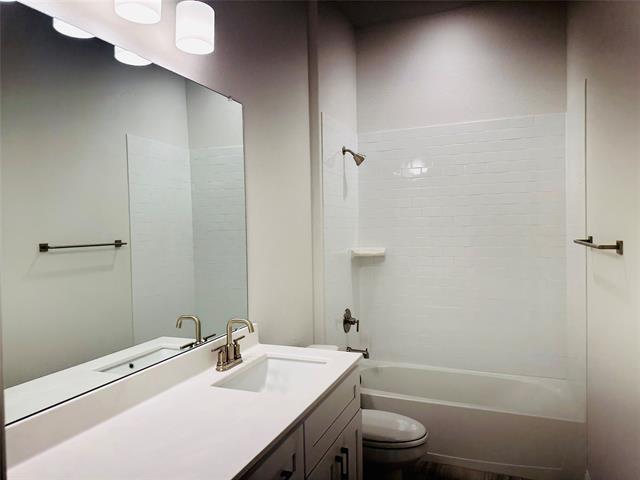 Building Photo - 1605 Hart Dr