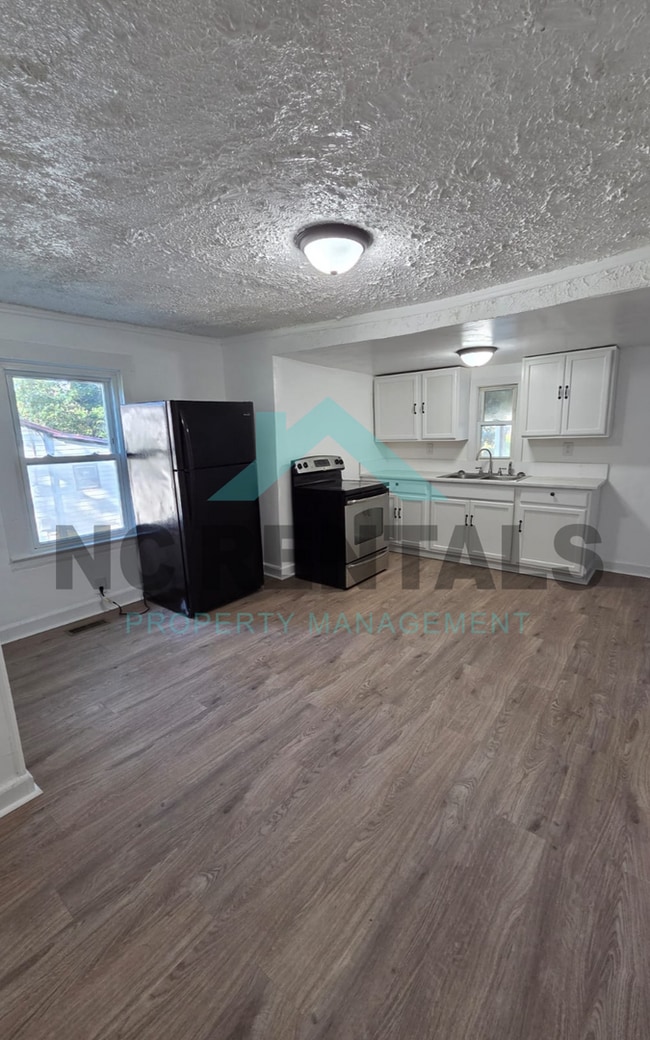 Building Photo - 715 3rd Ave