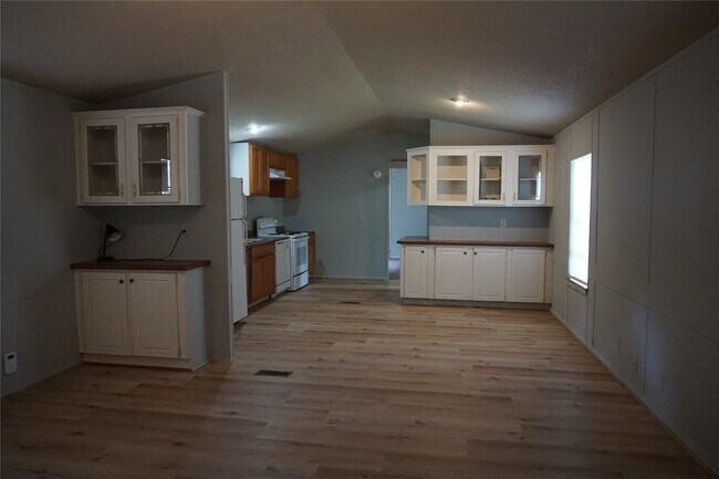 Building Photo - 8786 Scarlet Oak