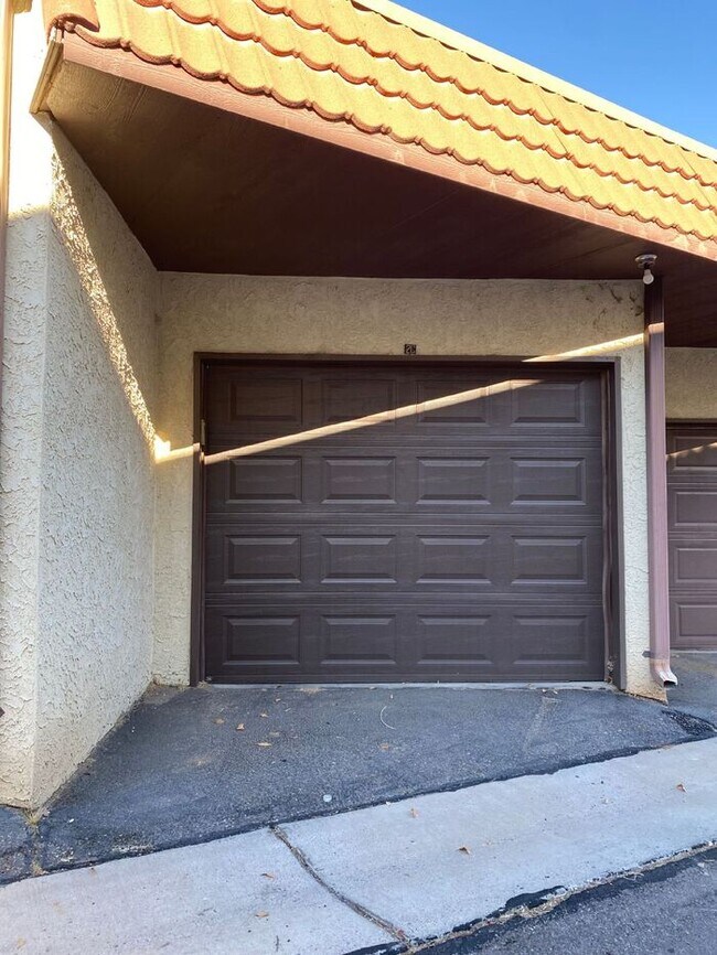 Building Photo - 2nd Floor - 2BR/2Bath - Balcony - 1Car Garage