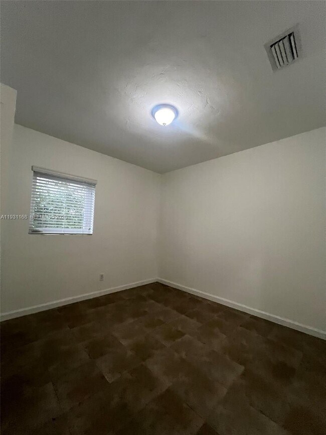 Building Photo - 9030 SW 40th Terrace