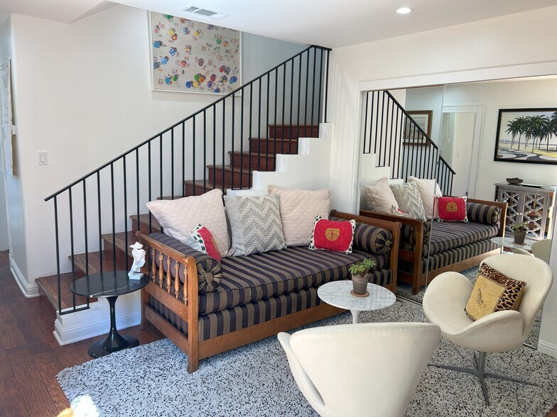 Couch/bed for guests - 5143 Shore Dr