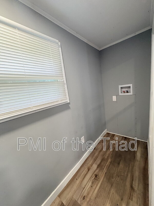Building Photo - 2421 Daisy St