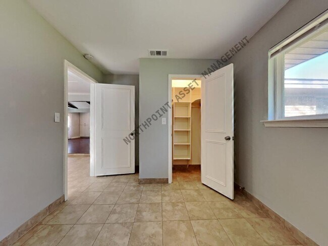 Building Photo - Newly Renovated Single Family Home | 4 BR/2BA | Fenced Backyard