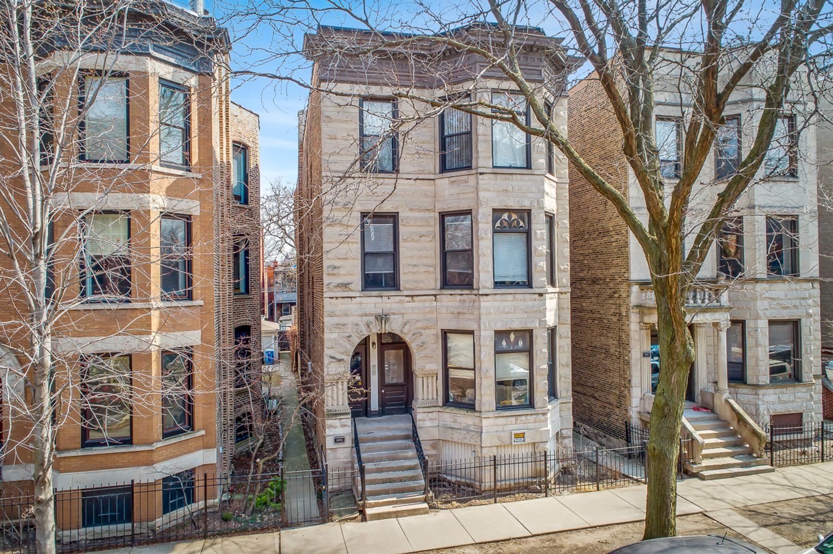 Building Photo - 3521 N Wilton Ave