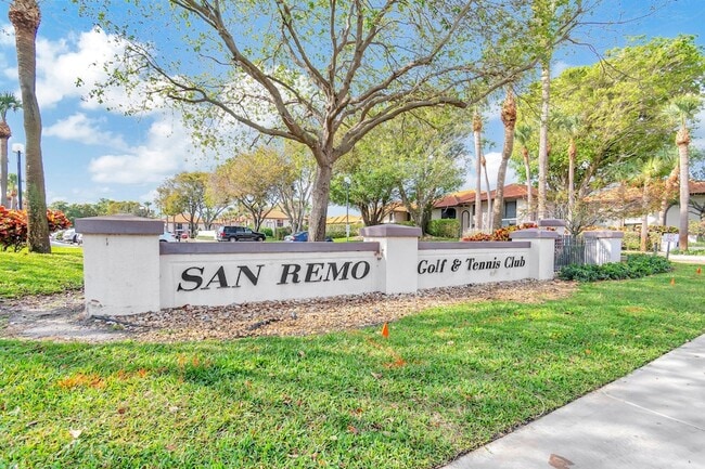 Building Photo - 351 Club Cir