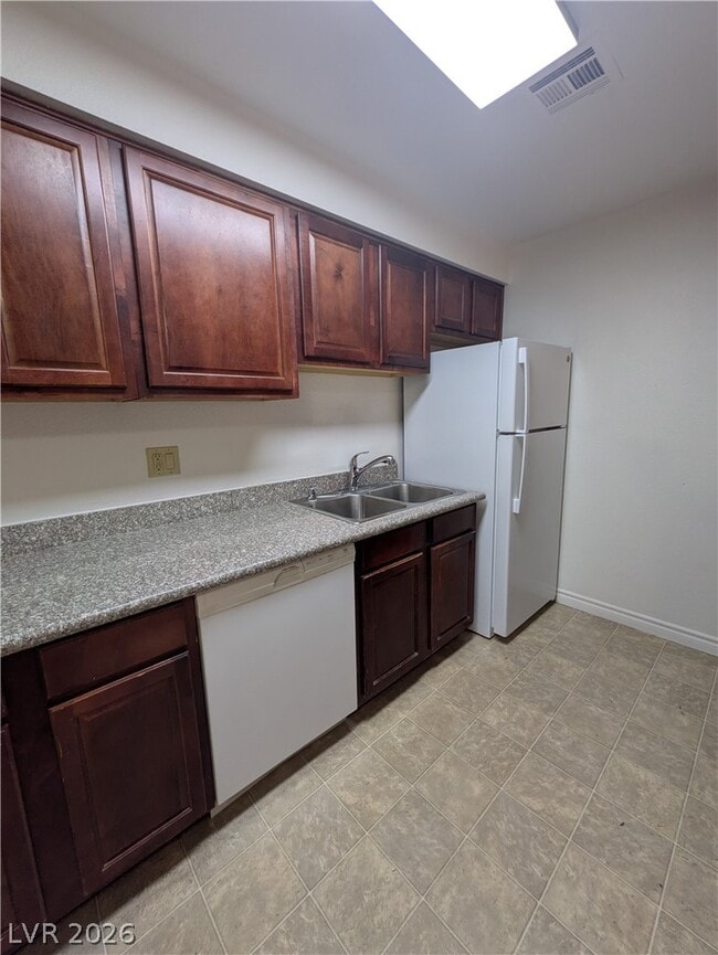 Building Photo - 5321 River Glen Dr