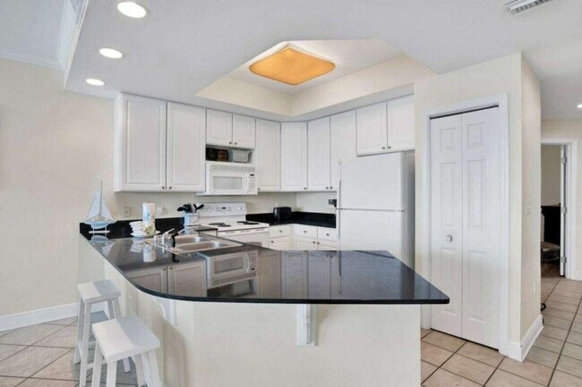 Building Photo - 365 E Beach Blvd