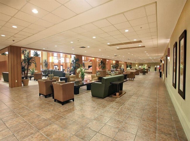 Building Photo - 446 Fanshaw K