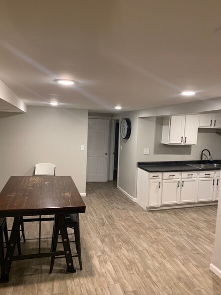 Building Photo - 2122 Kenilworth Ave