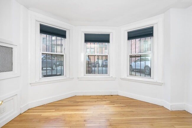 Building Photo - 473 Beacon St