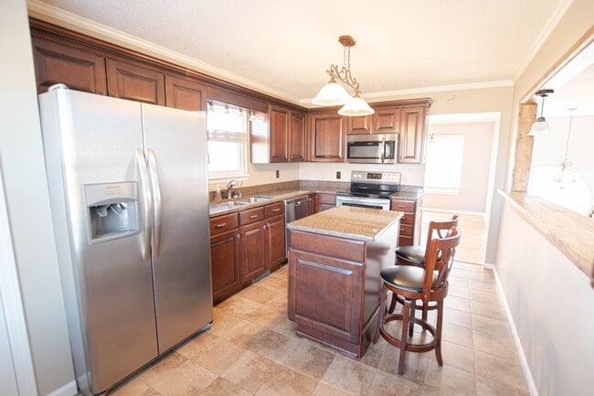 Building Photo - Pet Friendly Four Bedroom with Basement!