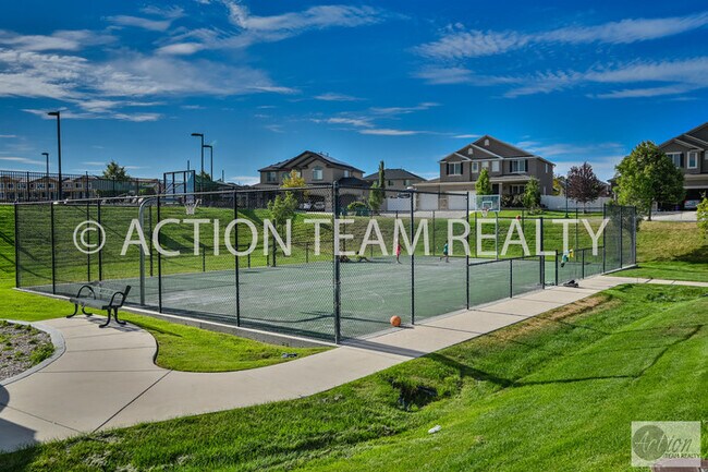 Building Photo - Mid-Row Townhome in Riverton