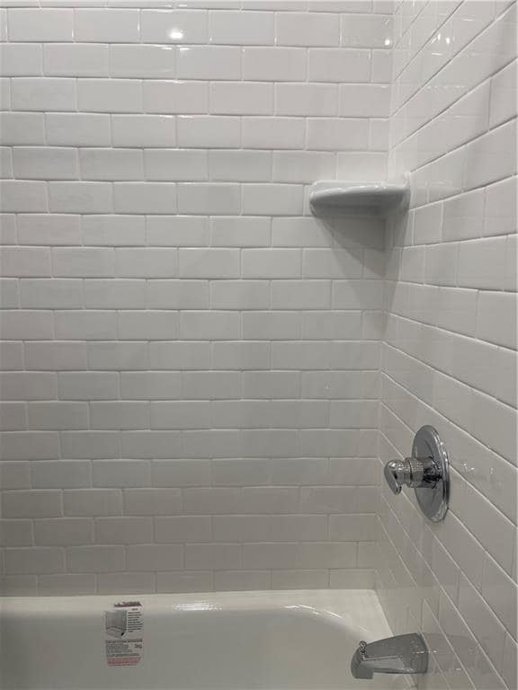 Building Photo - 5 E 10th St