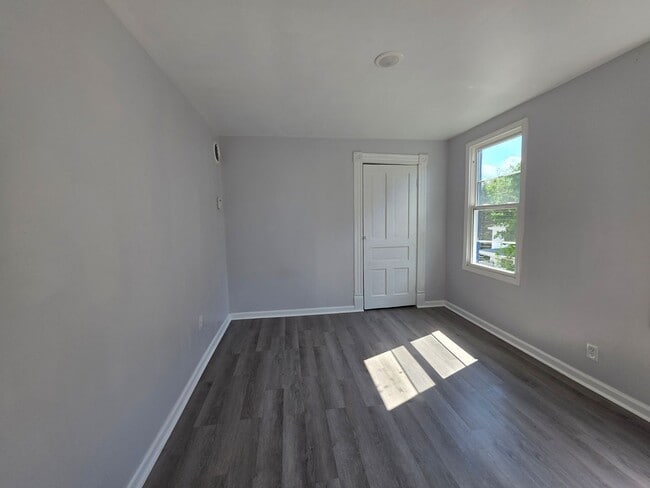 Building Photo - 1637 Rutherford Ave