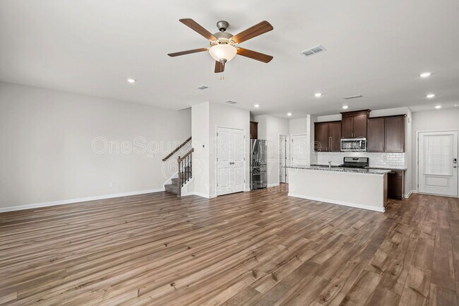 Building Photo - 1635 Villageside Ct