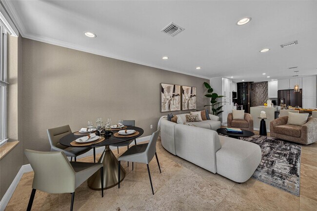 Building Photo - 1215 NE 1st St