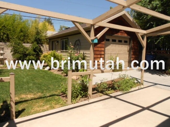 Building Photo - 1341 E Kensington Ave