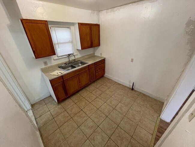 Building Photo - 2 br, 1 bath House - 1419 NE 25th