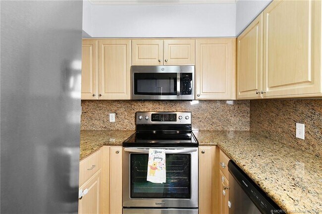 Building Photo - 3129 SE Indian St