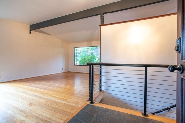 Building Photo - Magnolia 4 bedroom, 3 bathroom