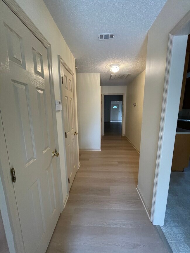 Building Photo - 2745 Tyndall Dr