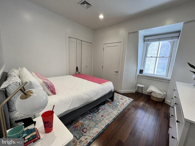 Building Photo - 258 S 18th St