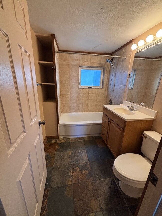 Building Photo - 4 Bedroom with East Gallatin in the backyard