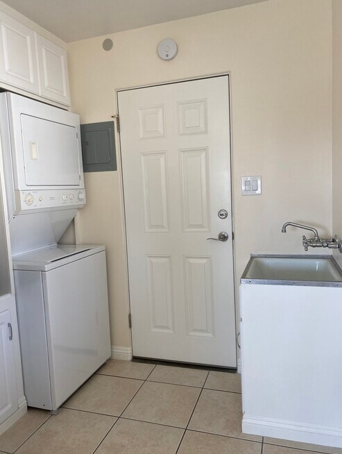 Laundry Area - 323 Bond St