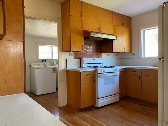 Building Photo - 933 Beck St