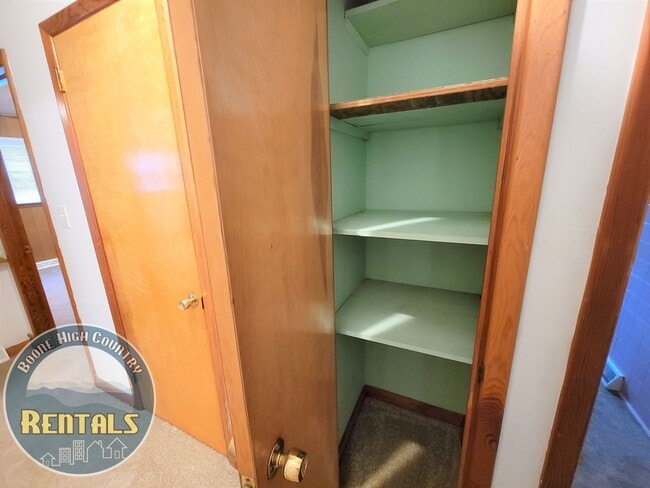 Building Photo - 3bd/2ba Ranch House Next to Watauga Medical Center