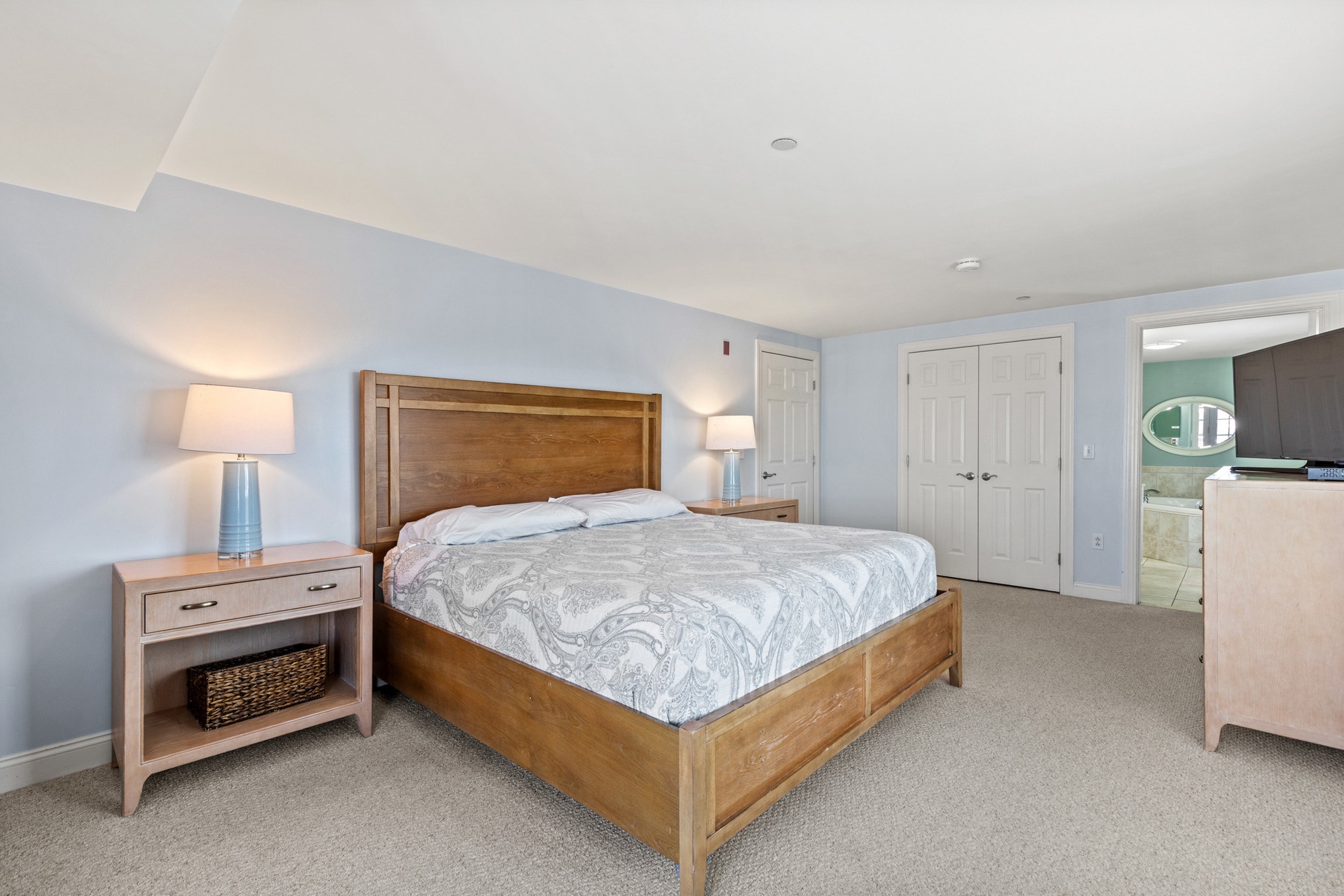 Building Photo - 1 E Grand Ave