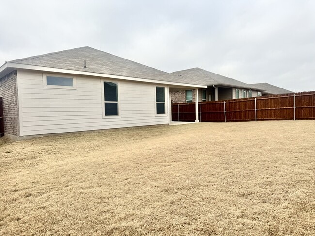 Building Photo - 121 Daffodil Ln