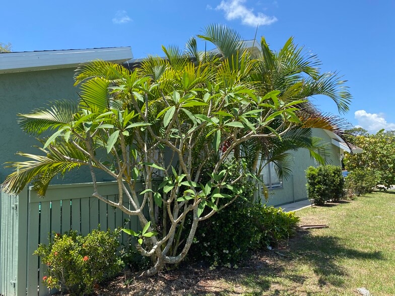 Building Photo - 1781 SE Linpark Ct