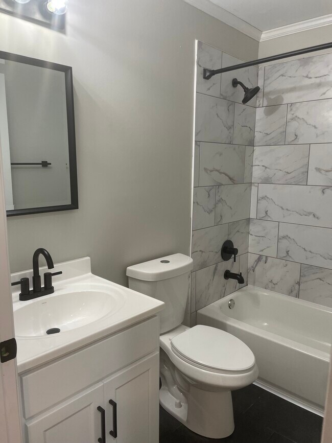 Building Photo - 1312 13th Ave SW